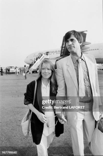 Actrice américaine Sissy Spacek et son époux Jack Fisk à l'aéroport de Nice le 18 mai 1982, France.