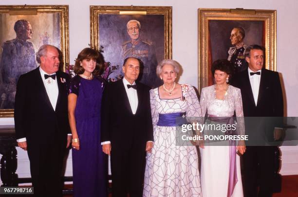 Soirée en l'honneur du président français et son épouse avec à gauche Maurice Sauvé, Mila Mulroney, François Mitterrand, Jeanne Sauvé, gouverneur...