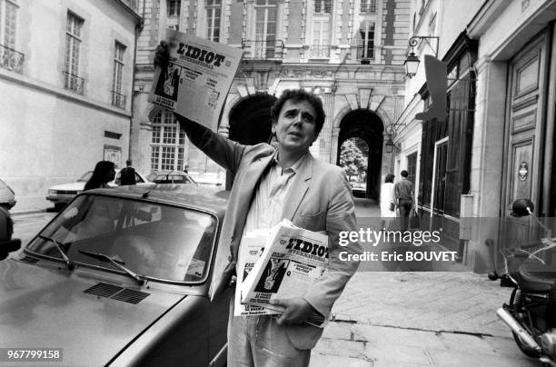 Jean-Edern Hallier lors du lancement du journal 'L'idiot International' à Paris le 24 juillet 1984, France.