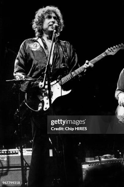 Portrait du chanteur de folk américain Bob Dylan en concert le 21 juin 1981 à Toulouse, France.