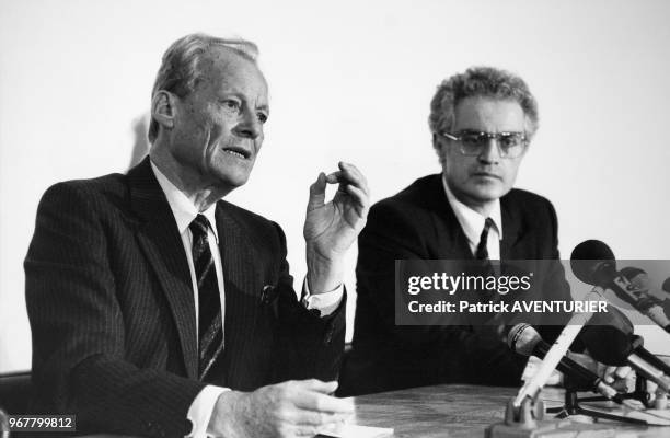 Le chancelier allemand Willy Brandt et Lionel Jospin à Paris le 14 novembre 1983, France.