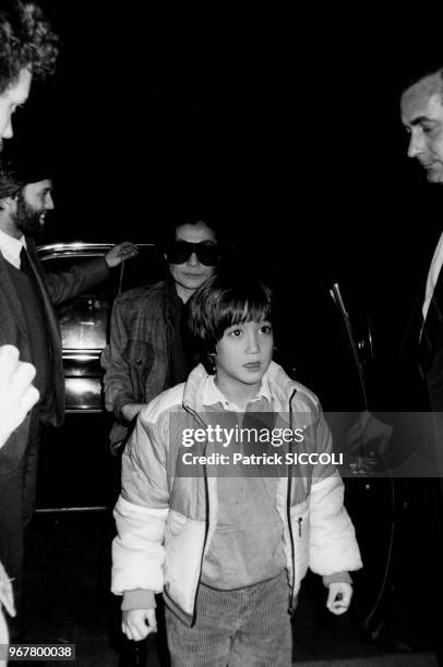 Yoko Ono et son fils Sean Lennon à Paris le 20 novembre 1982, France.