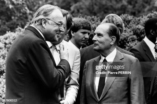 Helmut Kohl et François Mitterrand lors du sommet des pays industrialisés de Williamsburg le 30 mai 1983, Etats-Unis.