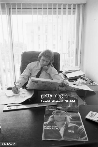 Björn Borg, ancien tennisman et homme d'affaires, dans son bureau à Monte-Carlo le 24 mars 1983, Monaco.