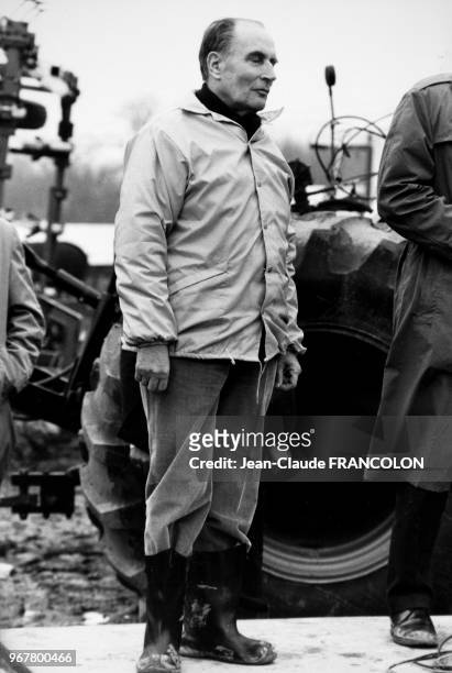 François Mitterrand dans la ferme du secrétaire d'état américain John Block dans le midwest en mars 1984, Etats-Unis.