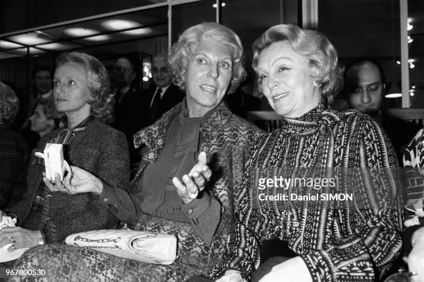 Bernadette Chirac, Claude Pompidou et Eva Barre au défilé Chanel, Haute-Couture collection Printemps-été 1982 à Paris les 24 et 25 janvier 1982,...