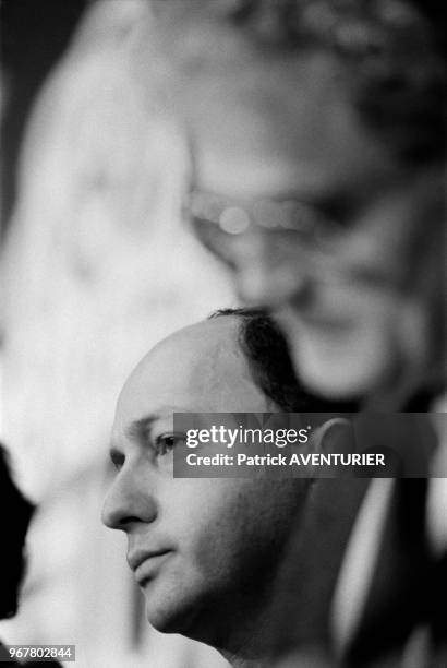 Lionel Jospin et Laurent Fabius pendant une réunion au PS le 14 décembre 1984 à Evry, France.