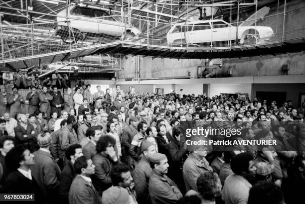 Meeting pendant l'occupation de l'usine Citroën d'Aulnay-sous-Bois lors d'une grève le 13 mai 1984, France.