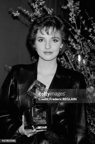 La mannequin Victoria Brynner lors d'une soirée organisé pour le lancement d'un parfum de Helena Rubinstein à Paris le 21 mars 1985, France.