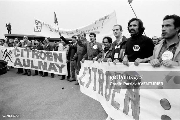 Ouvriers lors d'une manifestation inter-syndacle lors de l'occupation de l'usine Citroën d'Aulnay-sous-Bois pendant une grève le 16 mai 1984, France.