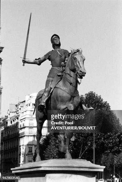 Statue de Jeanne d'Arc place Saint-Augustin à Paris le 24 octobre 1985, France.