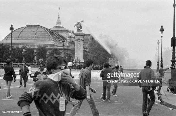 Affrontements entre foces de l'ordre et casseurs lors d'une manifestation contre le projet de réforme de l'enseignement supérieur à Paris le 24 mai...