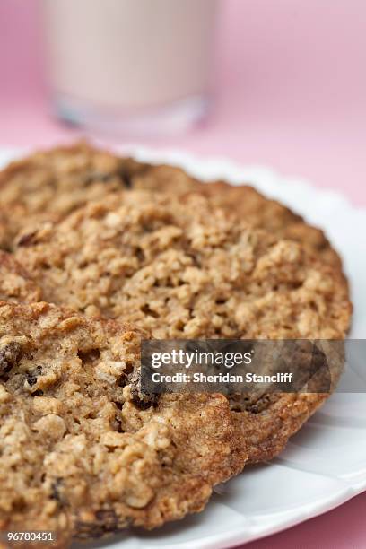 oatmeal raisin cookies. - raisin cookie stock pictures, royalty-free photos & images
