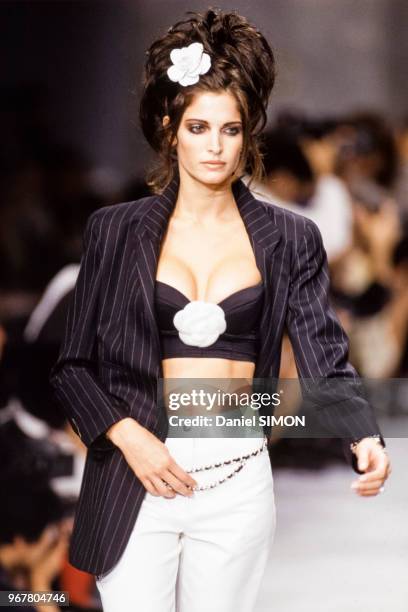 Défilé Chanel, Prêt-à-Porter, collection Printemps-été 1996 à Paris le 14 octobre 1995, France.