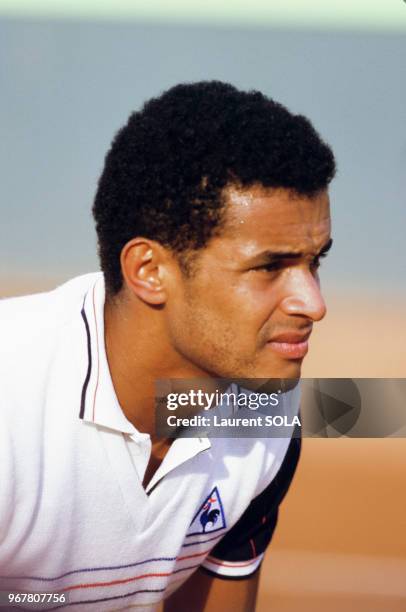 Portrait du joueur de tennis français Yannick Noah lors d'un tournoi de tennis le 13 avril 1984 à Nice, France.