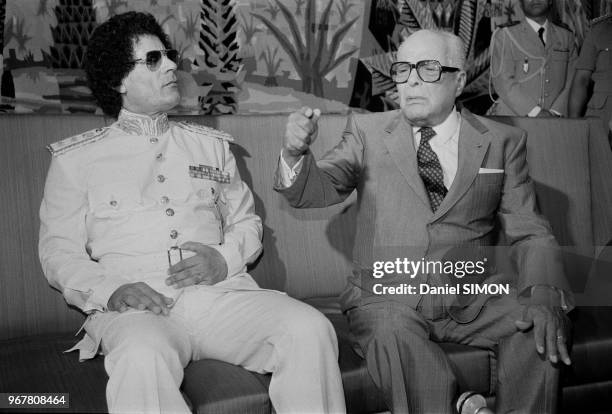 Mouammar Kadhafi rencontre le président tunisien Habib Bourguiba à Monastir lors de la visite officielle du leader lybien en Tunisie le 16 aout 1983.