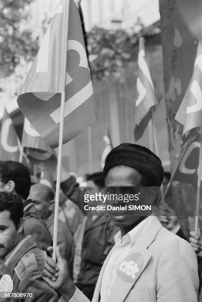 Manifstation d'ouvriers de l'usine Talbot/Peugeot de poissy dans les rues de Paris le 16 juin 1982, France.