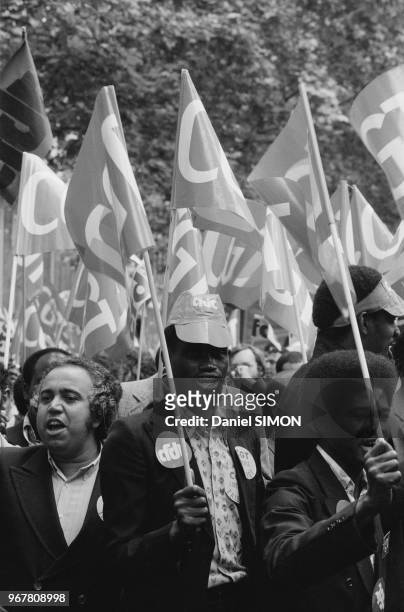 Manifstation d'ouvriers de l'usine Talbot/Peugeot de poissy dans les rues de Paris le 16 juin 1982, France.