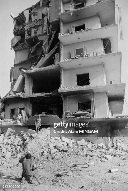 Immeuble en ruine dans la banlieue de Beyrouth, lors de la progression l'armée israélienne le 16 juin 1982, Liban.