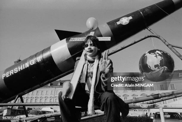 Faux missile lors d'une manifestation anti-nucléaire à Bonn le 22 octobre 1983, Allemagne.