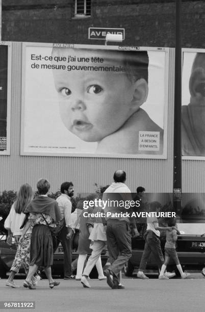 Affiche pour une campagne publicitaire sur la natalité en France, Paris le 13 aout 1985, France.