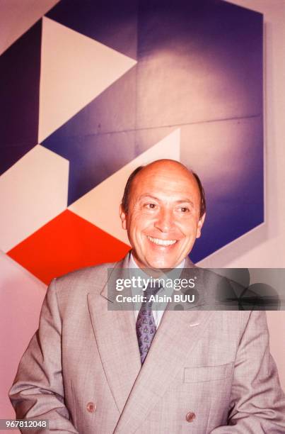 José Rossi, homme politique, devant le logo du Parti républicain, le 26 juin 1994 à Paris, France.