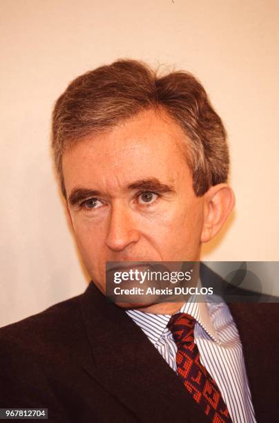 Portrait de l'homme d'affaires Bernard Arnault au Prix Veuve-Clicquot le 19 octobre 1994 à Paris, France.