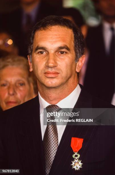 Le producteur Alain Terzian lors d'une remise de décoration le 22 juin 1994 à Paris, France.