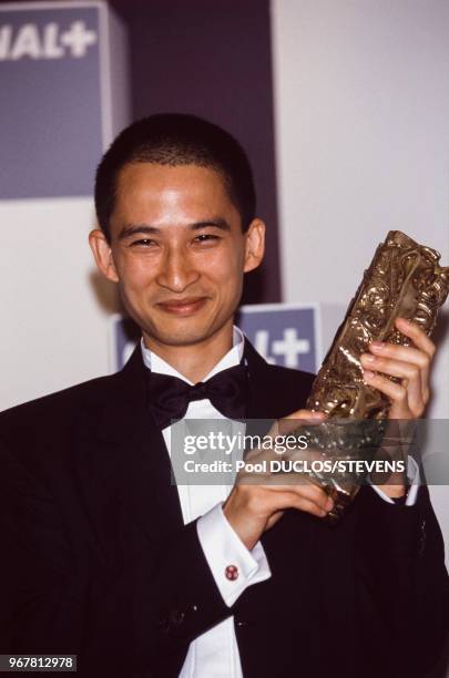 Portrait du réalisateur français Tran Anh Hung lors de la cérémonie des Césars le 26 février 1994 à Paris, France.