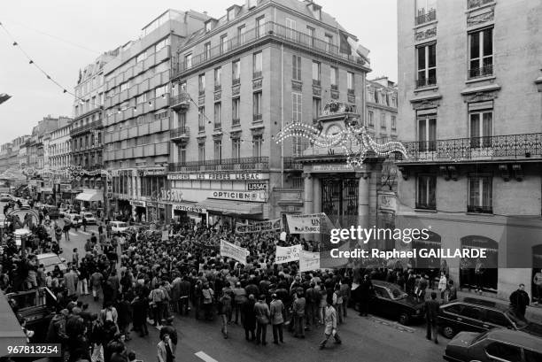 Manifestation de la CFDT devant le siège de la SNCF à Paris le 29 décembre 1986, France.