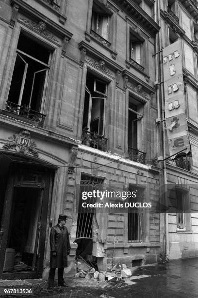 Immeuble de l'hebdomadaire 'Minute' après l'attentant revendiqué par le groupe 'Action Directe' à Paris le 14 avril 1985, France.