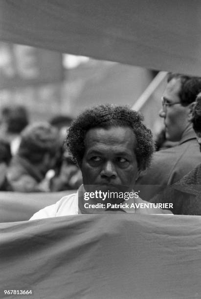 Jean-Marie Tjibaou lors d'une manifestation pour l'indépendance de la Nouvelle-Calédonie à Paris le 20 avril 1985, France.