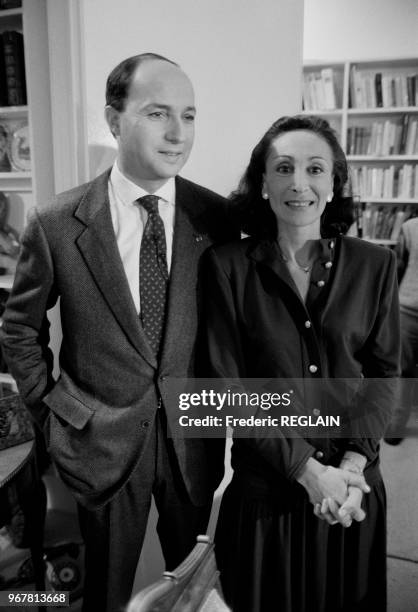 Laurent Fabius et son épouse Françoise chez eux à Paris lors de l'enregistrement d'une émission de télévision le 22 janvier 1987, France.