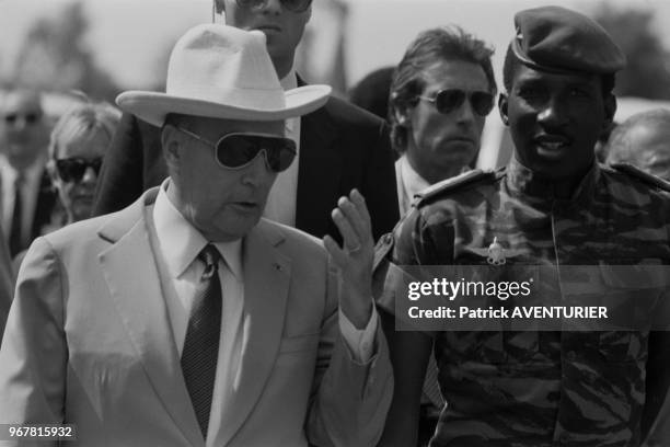 François Mitterrand et le président Thomas Sankara lors de la visite du président français, Ouagadougou le 18 novembre 1986, Burkina Faso.