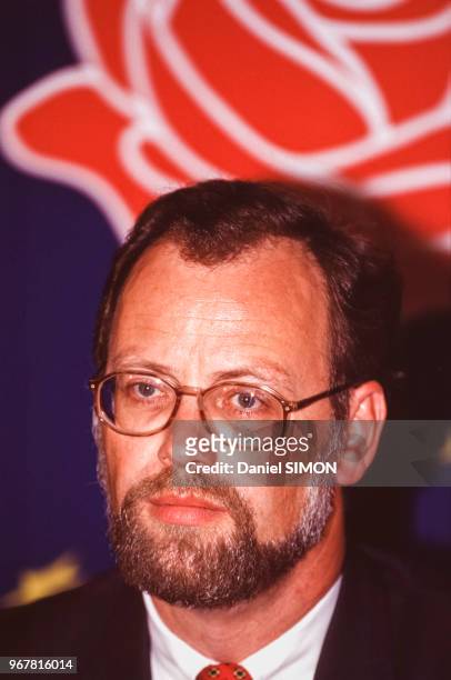 Rudolf Scharping, homme politique allemand, le 30 avril 1994 à Paris, France.
