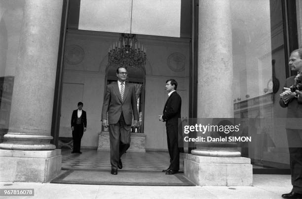 Jacques Chirac sort de l'Elysée aprrès un entretien avec le président François Mitterrand à Paris le 30 avril 1985, France.