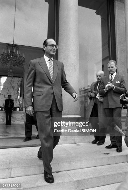 Jacques Chirac sort de l'Elysée aprrès un entretien avec le président François Mitterrand à Paris le 30 avril 1985, France.