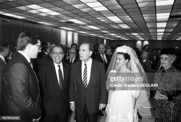 François Mitterrand assiste au mariage de la fille de Pierre et Gilberte Bérégovoy, Lise, avec Vincent Sol le 15 septembre 1994 à Nevers, France.