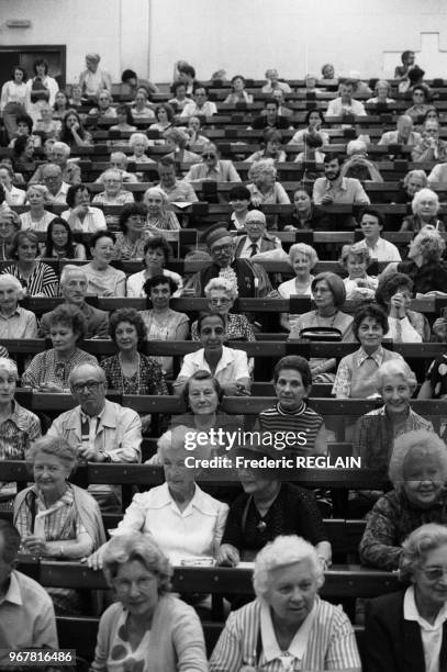 Personnes agées lors d'une université du 3ème age à Paris le 18 aout 1986, France.