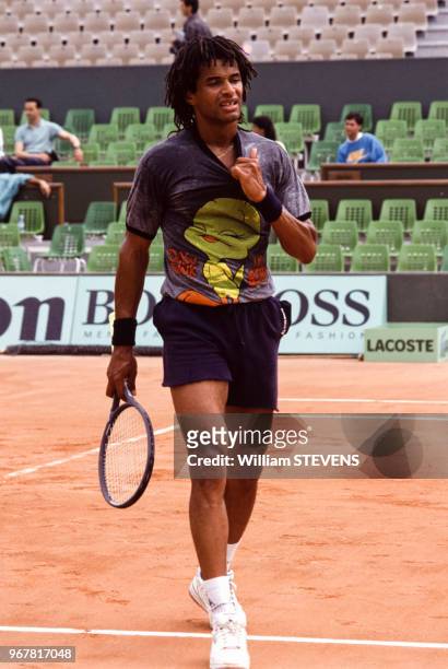 Yannick Noah lors des internationaux de France de Roland-Garros le 24 mai 1990 à Paris, France.
