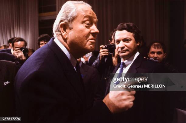 Jean-Marie Le Pen et Jean-Pierre Stirbois à l'émission 'L'heure de vérité' sur Antenne 2 à Paris le 27 janvier 1988, France.