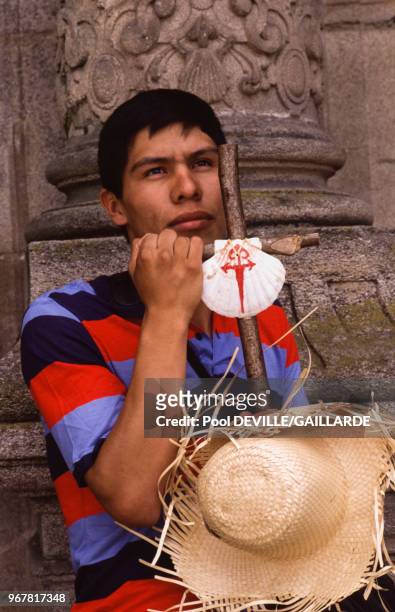 Jeune catholique lors de la visite de Jean-Paul II à Saint-Jacques-de-Compostelle le 21 août 1989, Espagne.