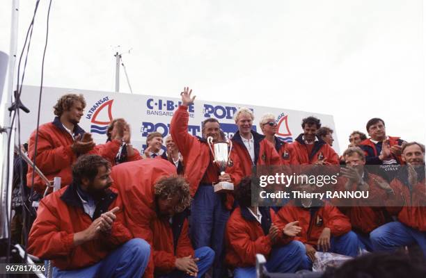 Le navigateur Eric Tabarly vainqueur de la course nautique entre Saint-Pierre-et-Miquelon et Lorient le 27 mai 1987, France.