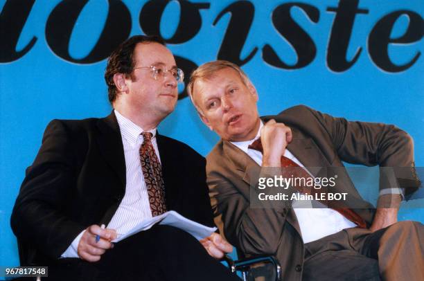 François Hollande et Jean-Marc Ayrault lors d'une réunion le 25 février 1998 à Nantes, France.