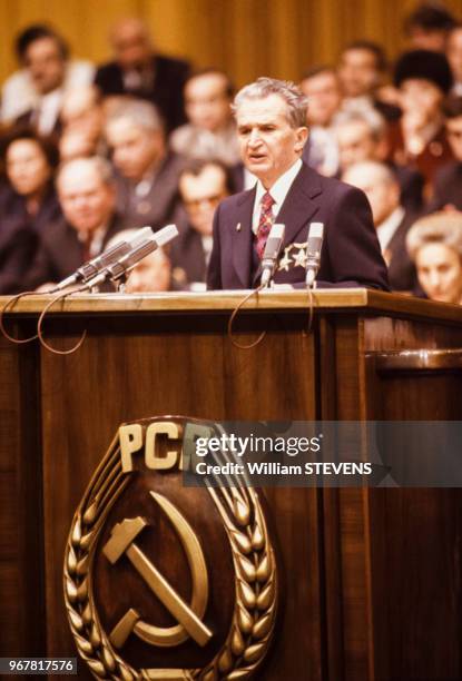 Nicolae Ceausescu prononce une allocution pendant le 14e congrès du Parti communiste roumain le 20 novembre 1989 à Bucarest, Roumanie.