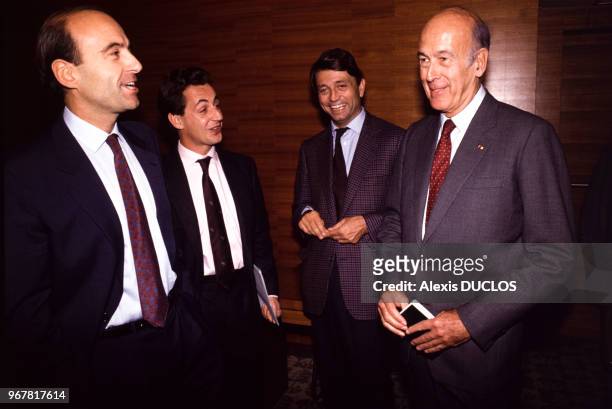 Alain Juppé, Nicolas Sarkozy et Valéry Giscard d'Estaing lors d'une réunion UDF-RPR à Paris le 17 octobre 1989, France.
