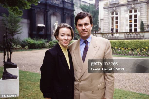 Le ministre des Affaires Sociales et de la Solidarité Claude Evin et son épouse le 29 juin 1989 à Paris, France.