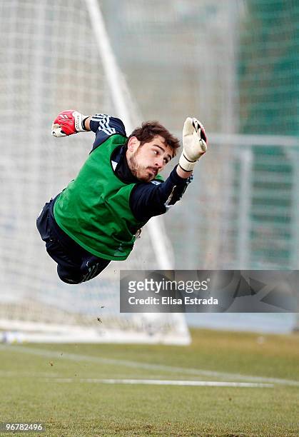 Real Madrid goalkeeper Iker Casillas in action during a training session at Valdebebas on February 17, 2010 in Madrid, Spain. .
