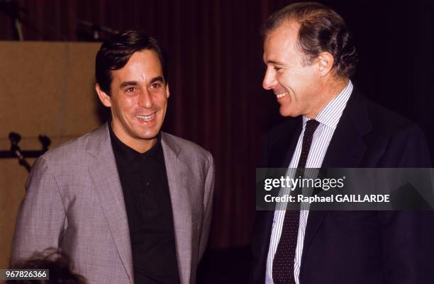 Thierry Ardisson et le Duc d'Anjou lors de la sortie du livre 'Louis XX' à Paris le 30 novembre 1986, France.