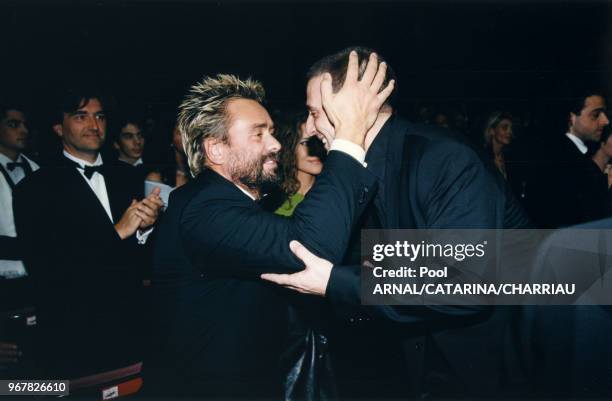 Luc Besson et Mathieu Kassovitz lors du Festival de Cannes le 16 mai 1997, France.